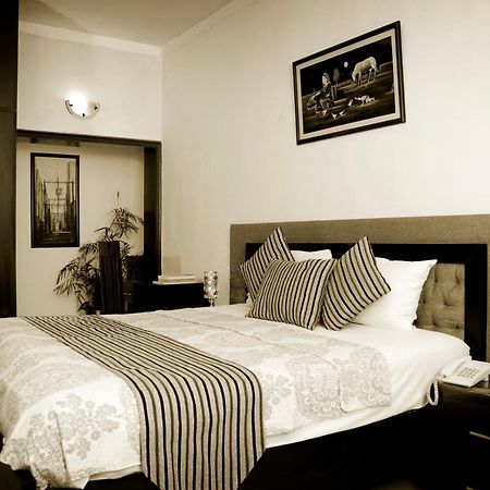 Royal Elegance Hotel Lahore Eksteriør bilde
