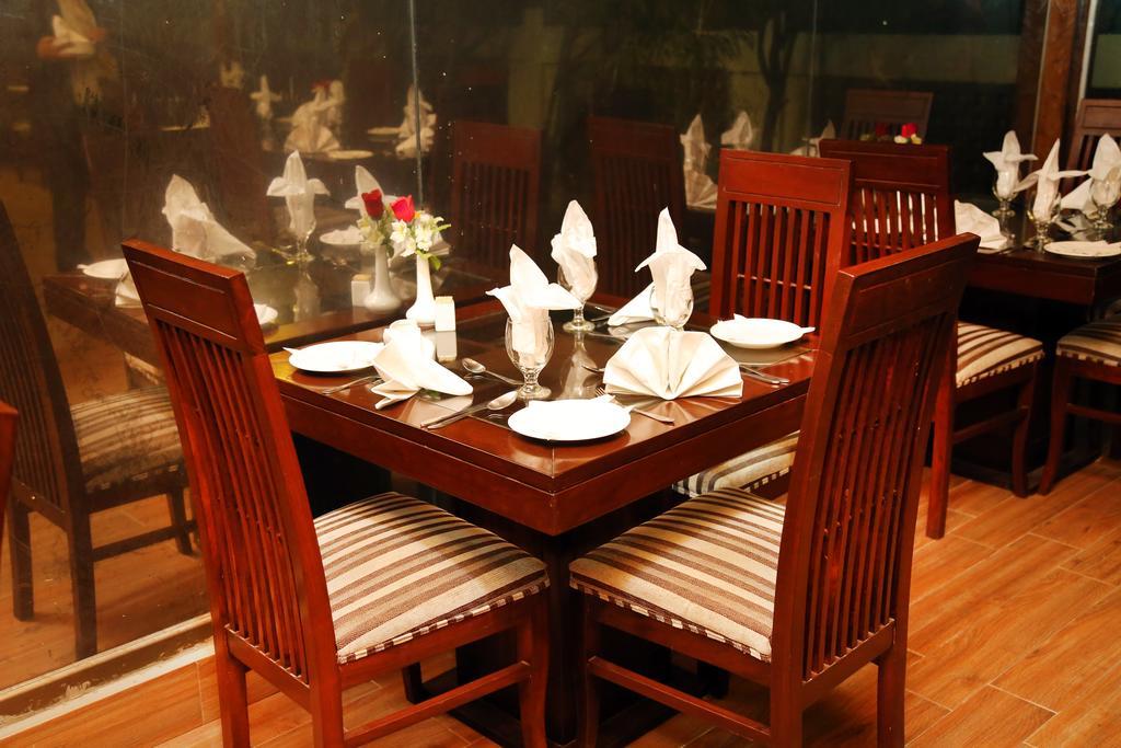Royal Elegance Hotel Lahore Eksteriør bilde